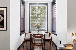 Dining - Luxury DC Apt: Walkable, Monthly & Easy Parking! (Washington)