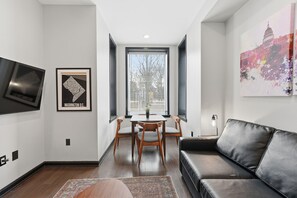 TV, offices - Luxury DC Apt: Walkable, Monthly & Easy Parking! (Washington)