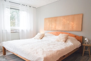 Comfort Suite | Hypo-allergenic bedding, in-room safe, blackout drapes