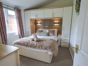 3 bedrooms, individually decorated, individually furnished, free WiFi - Our Happy Place (Carnforth)