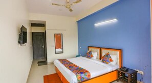 Deluxe Room | Desk, free WiFi