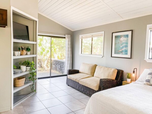 Iron/ironing board, WiFi, bed sheets - Surf Getaway – Bright Studio, Queen Bed | Keaau Escape (Hawaiian Paradise Park)