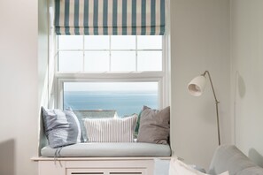 Smart TV - An apartment that sleeps 4 guests  in 2 bedrooms (St Ives)