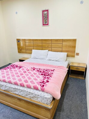 Deluxe Double Room - Hunza Cherry Guest House (Karimabad)