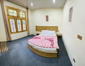 Deluxe Double Room - Hunza Cherry Guest House (Karimabad)
