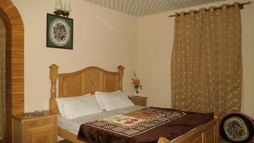 Habitación estándar con 1 cama matrimonial o 2 individuales | Insonorización, tabla de planchar con plancha y wifi gratis