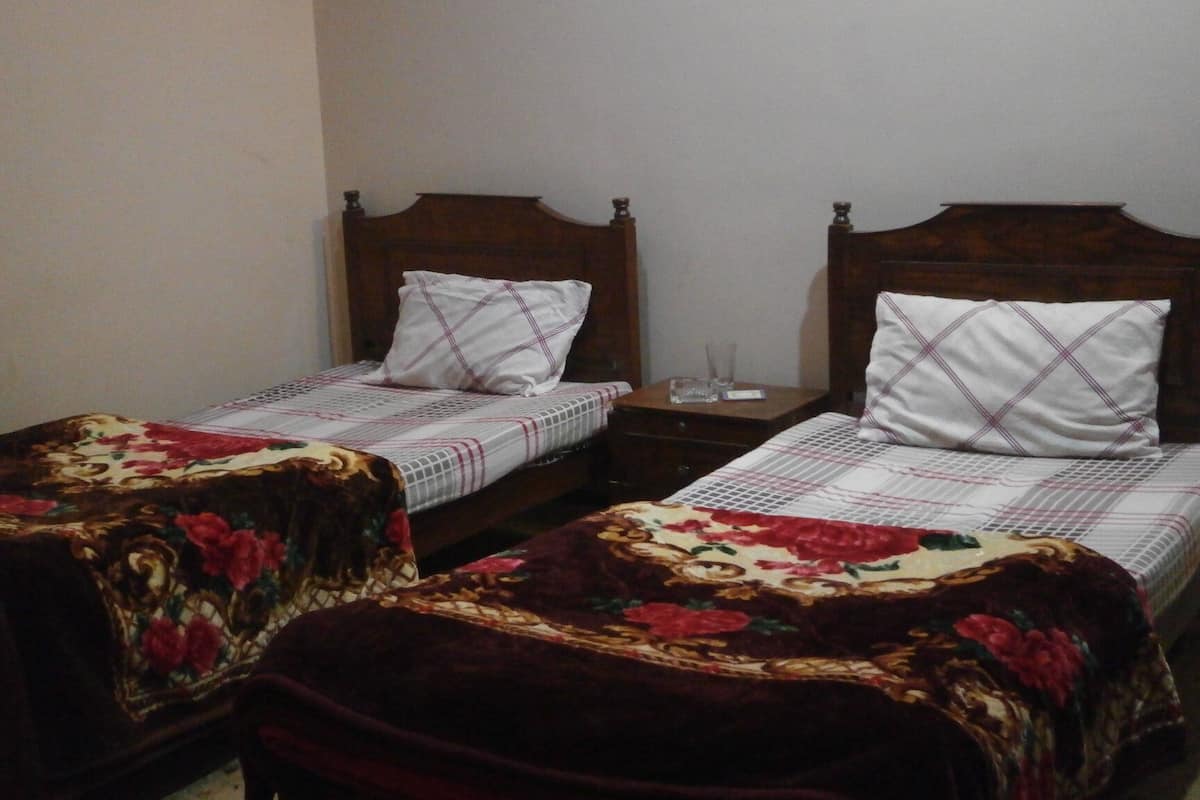 Standard Double or Twin Room | Soundproofing, iron/ironing board, free WiFi