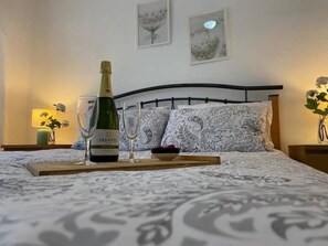 2 soverom, strykejern/-brett, reiseseng for barn og wi-fi (inkludert)