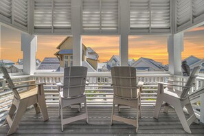 Property grounds - Dream Designer Beach Home, Luxury Meets Comfort w/ 20+ resort like amenities! (Port Aransas)