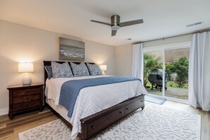 3 bedrooms, iron/ironing board, free WiFi, bed sheets - 550 Queen's Grant: Renovated 3 BR Villa, Free Bikes, Pool, Walk to Beach (Hilton Head Island)