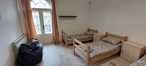 Dormitorio condiviso Basic, letti multipli | Wi-Fi gratuito, lenzuola