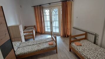 Dortoir Partagé, plusieurs lits | Wi-Fi gratuit, draps fournis