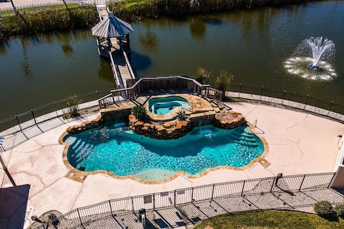 Beachfront Haven: Scenic Views and Community Pool for Your Enjoyment