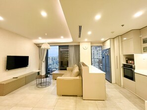 City Apartment | Living area