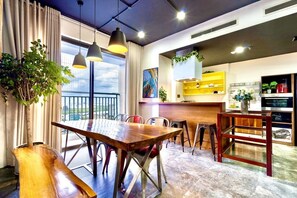 City Apartment | Private kitchen | Fridge, microwave, stovetop, rice cooker - River Gate Apartment D1 (Ho Chi Minh City)