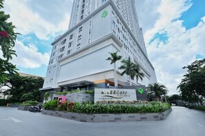 Front of property – evening/night - River Gate Apartment D1 (Ho Chi Minh City)