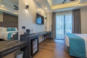 Superior Family Room | ตู้นิรภัยในห้องพัก, โต๊ะทำงาน, ผ้าม่านกันแสง, เตารีด/โต๊ะรีดผ้า