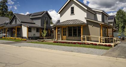 Mariposa-Valerian-Paintbrush Bundle at Academy Place with Private Hot Tub