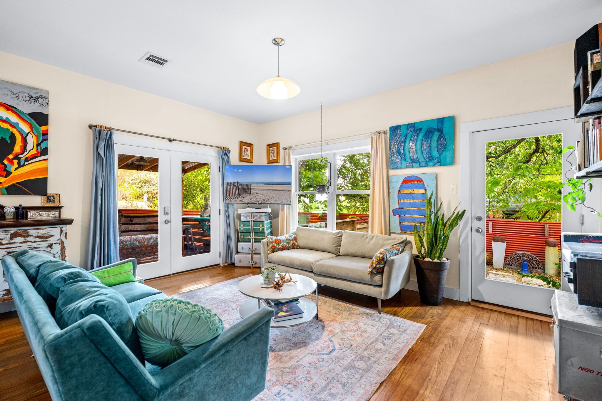 3 BDR Gem in South Austin – Walk to South Congress Street & Restaurants!