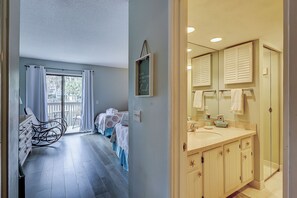 3 habitaciones, tabla de planchar con plancha, internet y ropa de cama