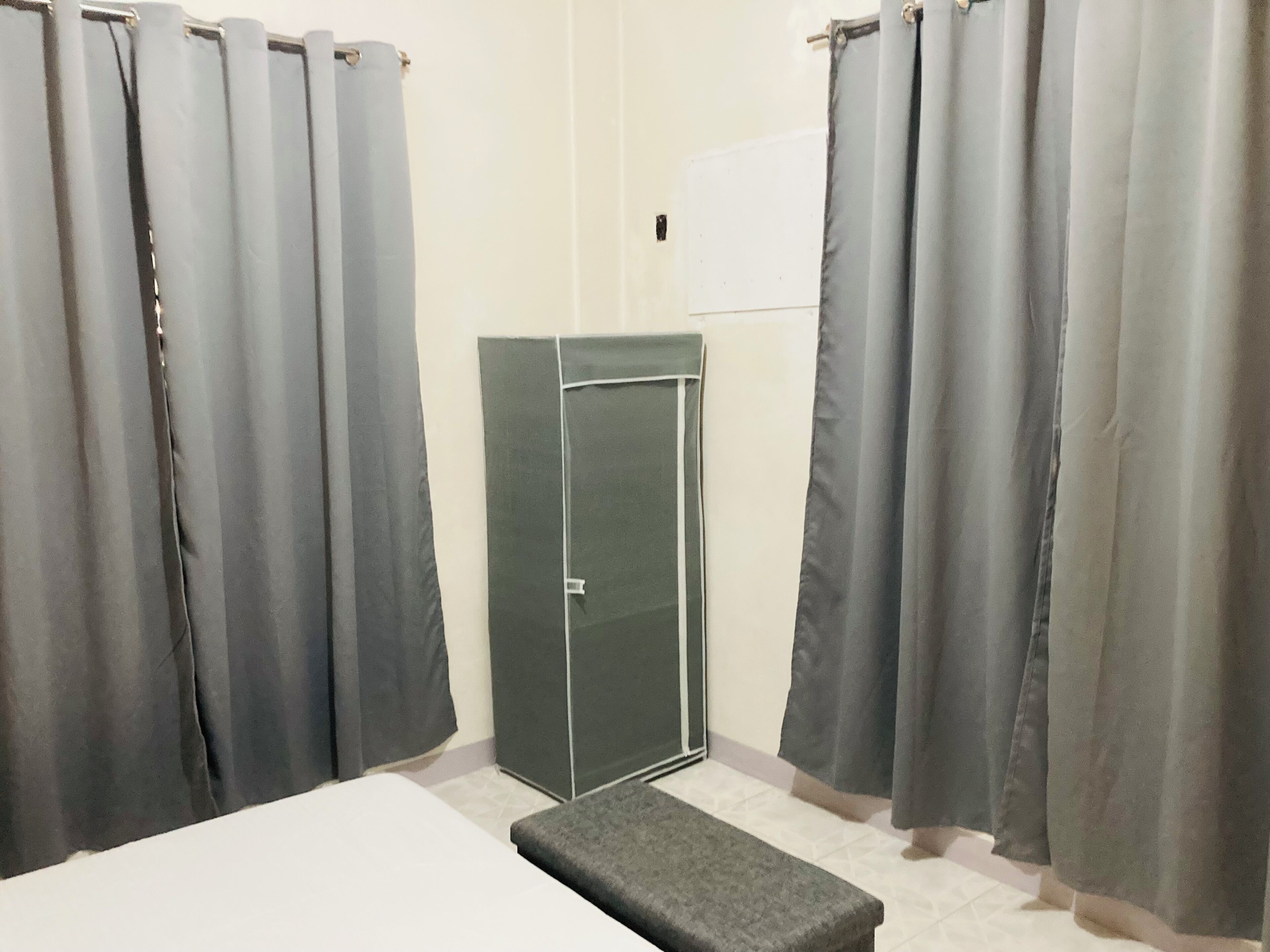 プレミアム ルーム | 客室ごとに異なるインテリア、デスク、WiFi (無料)、ベッドシーツ