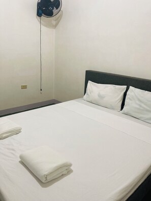 Deluxe Room | Individually furnished, desk, free WiFi, bed sheets