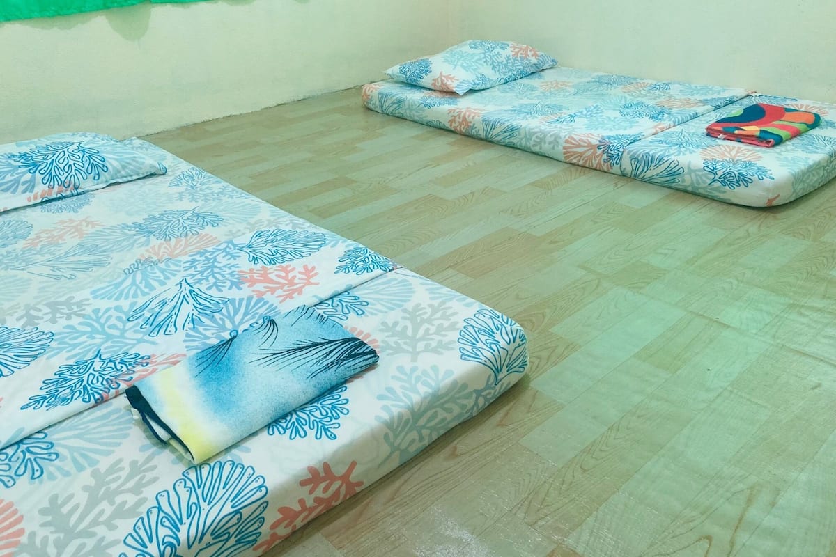 Japon Tarzı Tek Büyük veya İki Ayrı Yataklı Oda | Ayrı ayrı döşenmiş, masa, ücretsiz kablosuz İnternet, çarşaf takımı