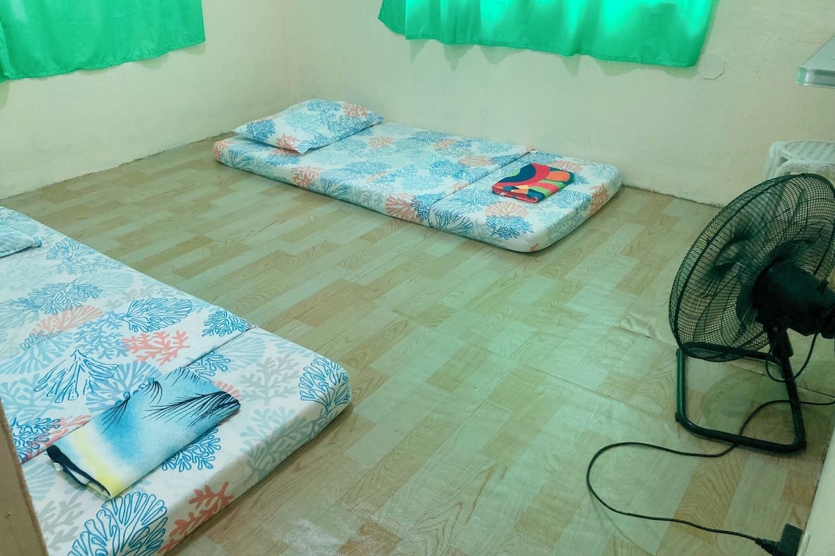 Japon Tarzı Tek Büyük veya İki Ayrı Yataklı Oda | Ayrı ayrı döşenmiş, masa, ücretsiz kablosuz İnternet, çarşaf takımı