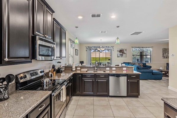 Fridge, microwave, oven, stovetop - Game Room * Pool + Spa * Near Disney! (Kissimmee)