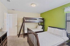 Versatile Comfort: Bedroom 5 at Vista Cay Resort offers a versatile arrangement with a double bed and two single beds, along with a private bathroom. - Resort Access 5BR Oasis w Pool, Game Room near WDW (Kissimmee)