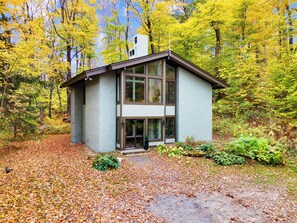 Exterior - Ski Haus @ Quartermile 3 mins from Base / shuttle  King Beds with Private Baths (Winhall)