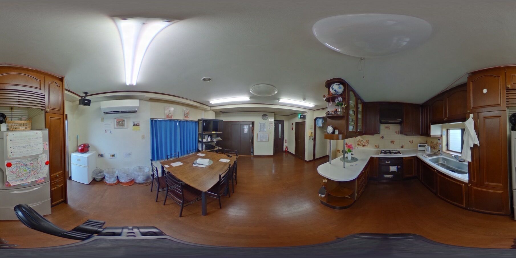 Blendingsgardiner, strykejern/-brett, wi-fi (inkludert) og sengetøy