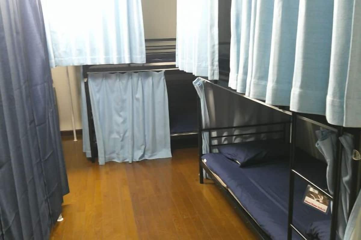 1 bedroom, blackout drapes, iron/ironing board, free WiFi