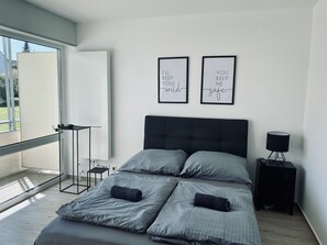 1 bedroom, iron/ironing board, WiFi, bed sheets - Smilo - Wohnung - Wlan + Smarttv + Balkon (Sankt Augustin)