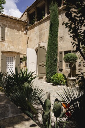 Bagian depan properti