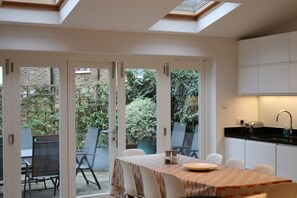 Dining - Central (west London), stylish townhouse with own terrace on quiet street (London)