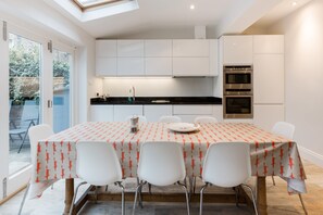 Fridge, microwave, oven, stovetop - Central (west London), stylish townhouse with own terrace on quiet street (London)