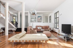 Fernseher, Kamin, Arbeitsbereiche