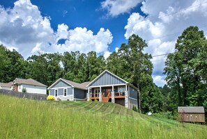 Exterior - Mountain Views & Game Room + Biltmore Pass | 16 Min to Asheville (Asheville)