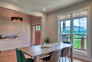 Dining - Mountain Views & Game Room + Biltmore Pass | 16 Min to Asheville (Asheville)