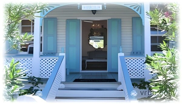 Watercolor 3 Bedroom Home - Harbour Island