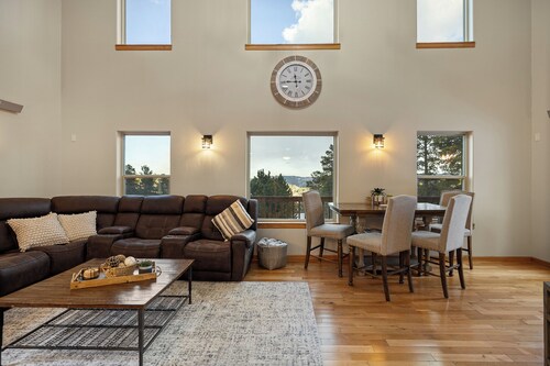 3King Bed*Game Room*Heated Garage*Dog Friendly!