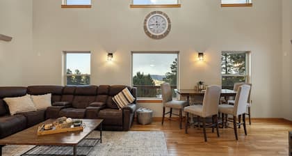 3King Bed*Game Room*Heated Garage*Dog Friendly!