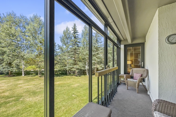 Condo, 2 Bedrooms | Property grounds
