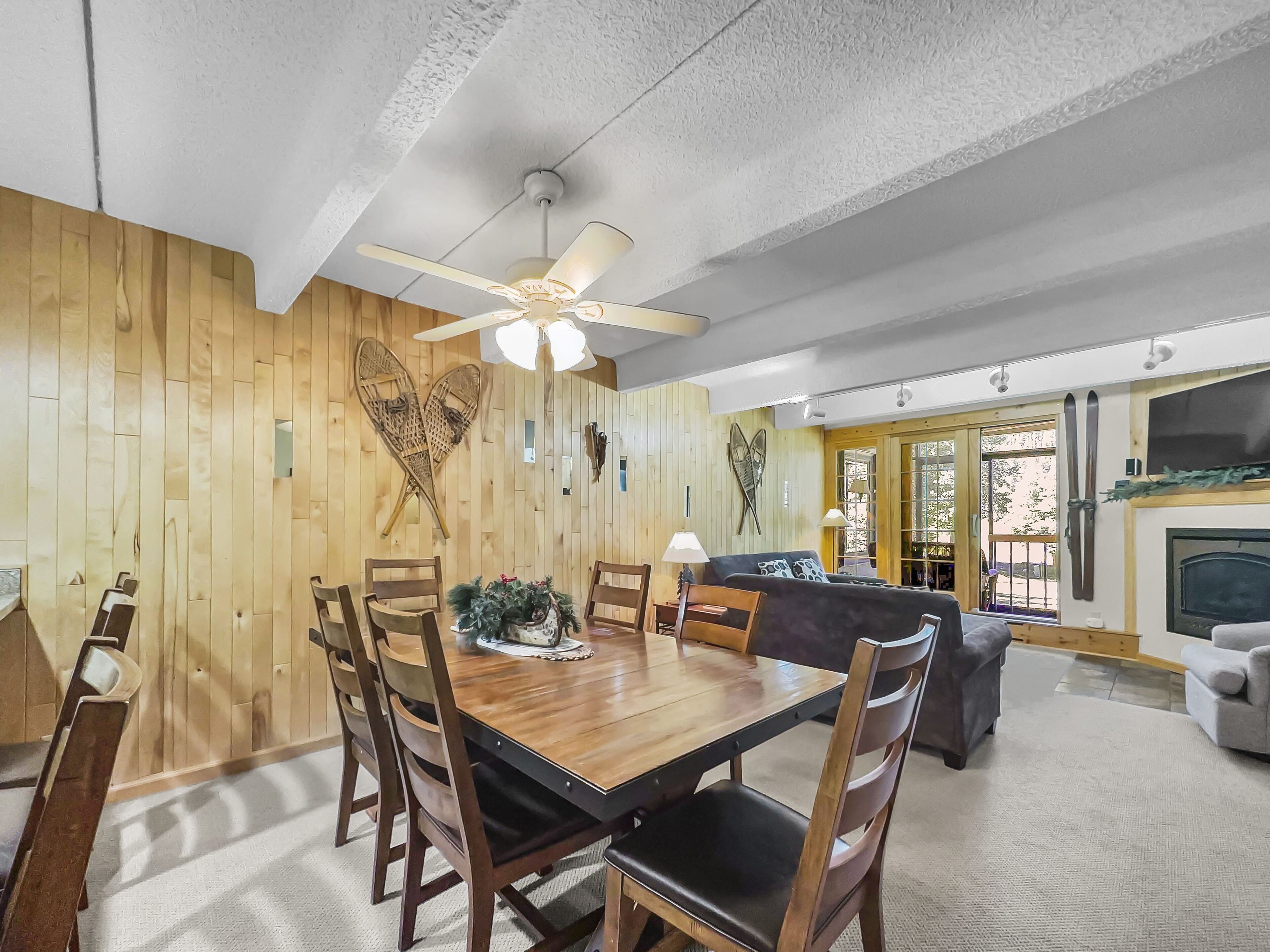 Condo, 2 Bedrooms | Dining