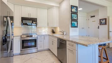 Apartment, 2 Schlafzimmer | Eigene Küche | Kühlschrank, Ofen, Wasserkocher mit Kaffee-/Teezubehör, Toaster