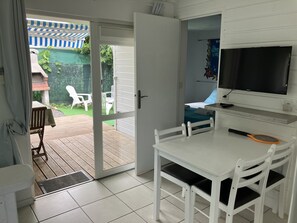 La Désirade | Living area | Flat-screen TV - Gite Ty Koko Gadeloupe (Saint-François)