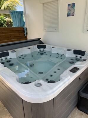 Outdoor spa tub - Gite Ty Koko Gadeloupe (Saint-François)