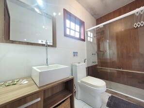 Quarto família | Banheiro | Chuveiro, toalhas de banho