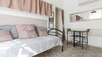 1 habitación, tabla de planchar con plancha, wifi y ropa de cama